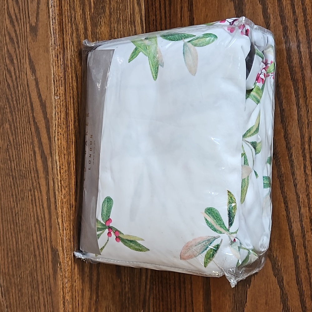 Ted Baker London Highgrove Duvet Cover and Shams Full/Queen - Picture 4 of 13